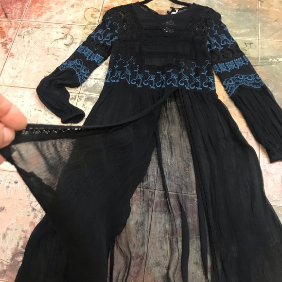 Elegant Black and Blue Lace Dress - Picture 4 of 8